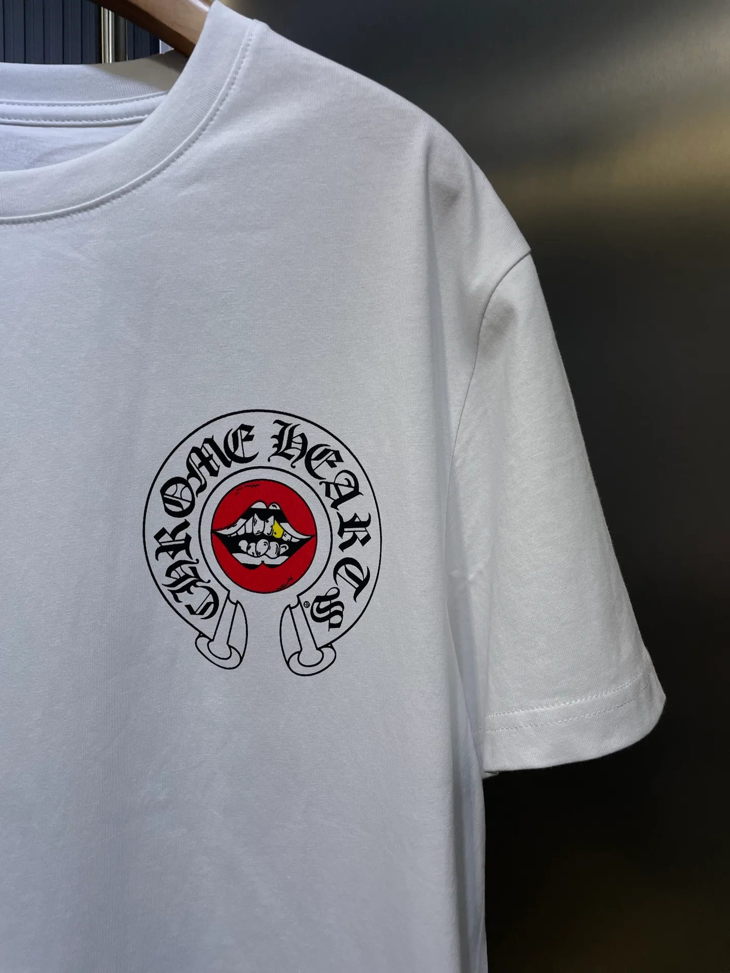 🅿️300 Come Heart*🌟【Top original order】Cro Heart 25Ss new red lips flag short-sleeved T-shirt. The fabric is made of 26 weave 260g cotton. The version is enlarged according to customer needs. The printing uses water slurry printing. Special imported slurry. Customized supporting accessories. Size: SML